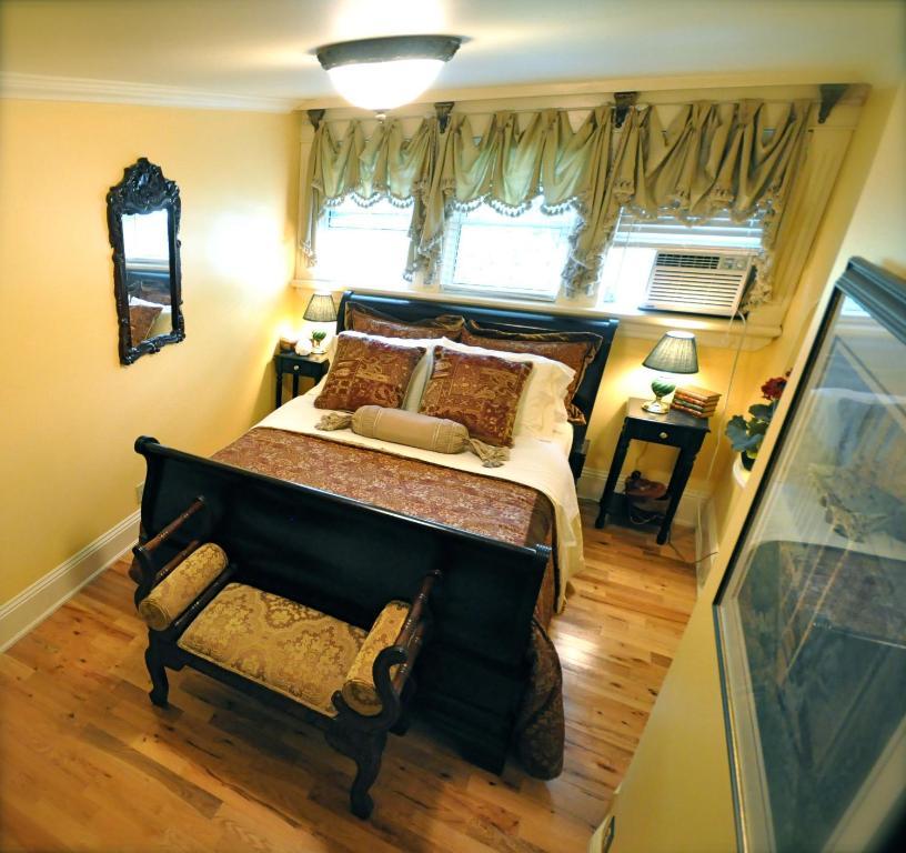 Creighton Manor Inn Bed & Breakfast Orillia Pokoj fotografie