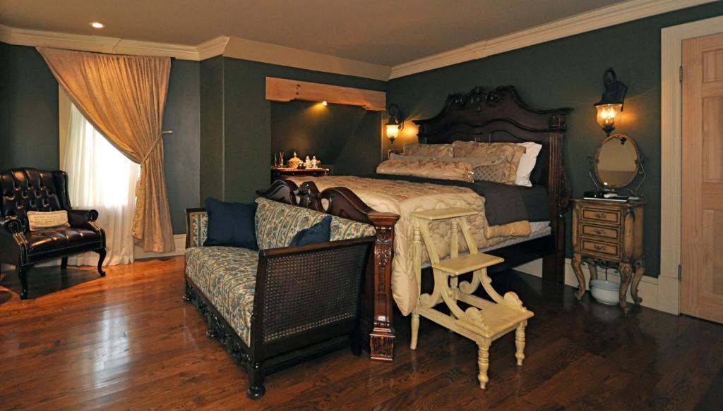 Creighton Manor Inn Bed & Breakfast Orillia Exteriér fotografie